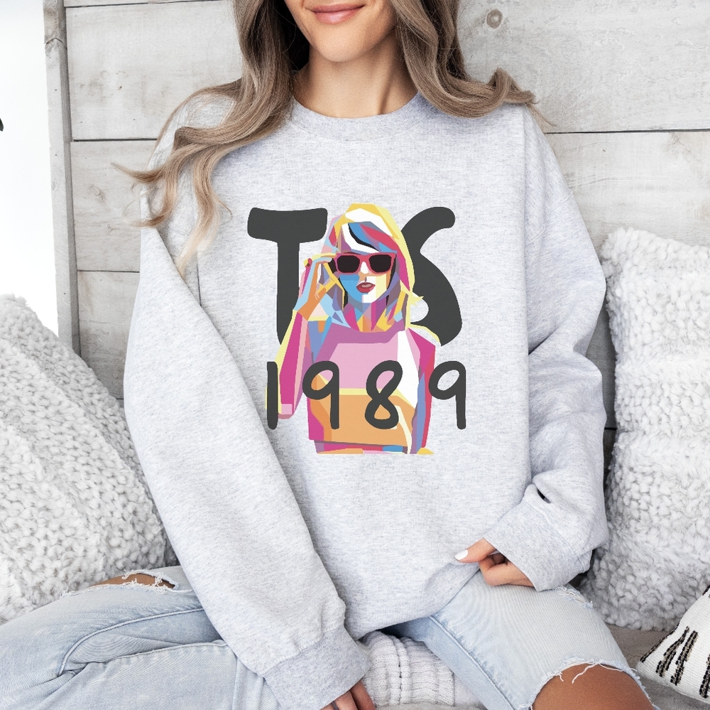 YOUTH Taylor Swift 1989 Swiftie Graphic Crewneck Sweatshirt NEW